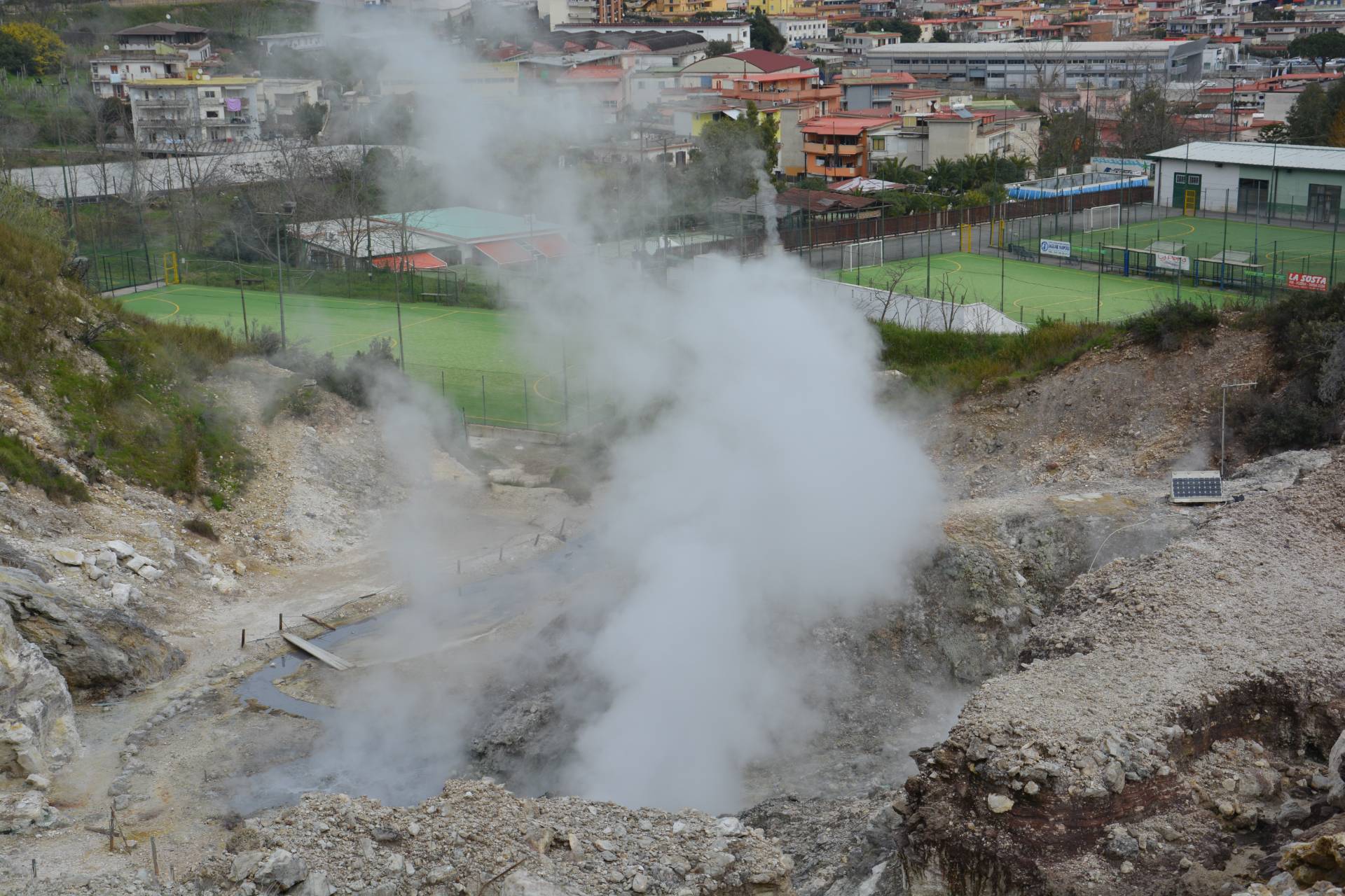 Fumarolic activity at Pisciarelli (Campi Flegrei)