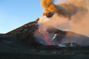 Physical modeling of volcanic processes and dynamics